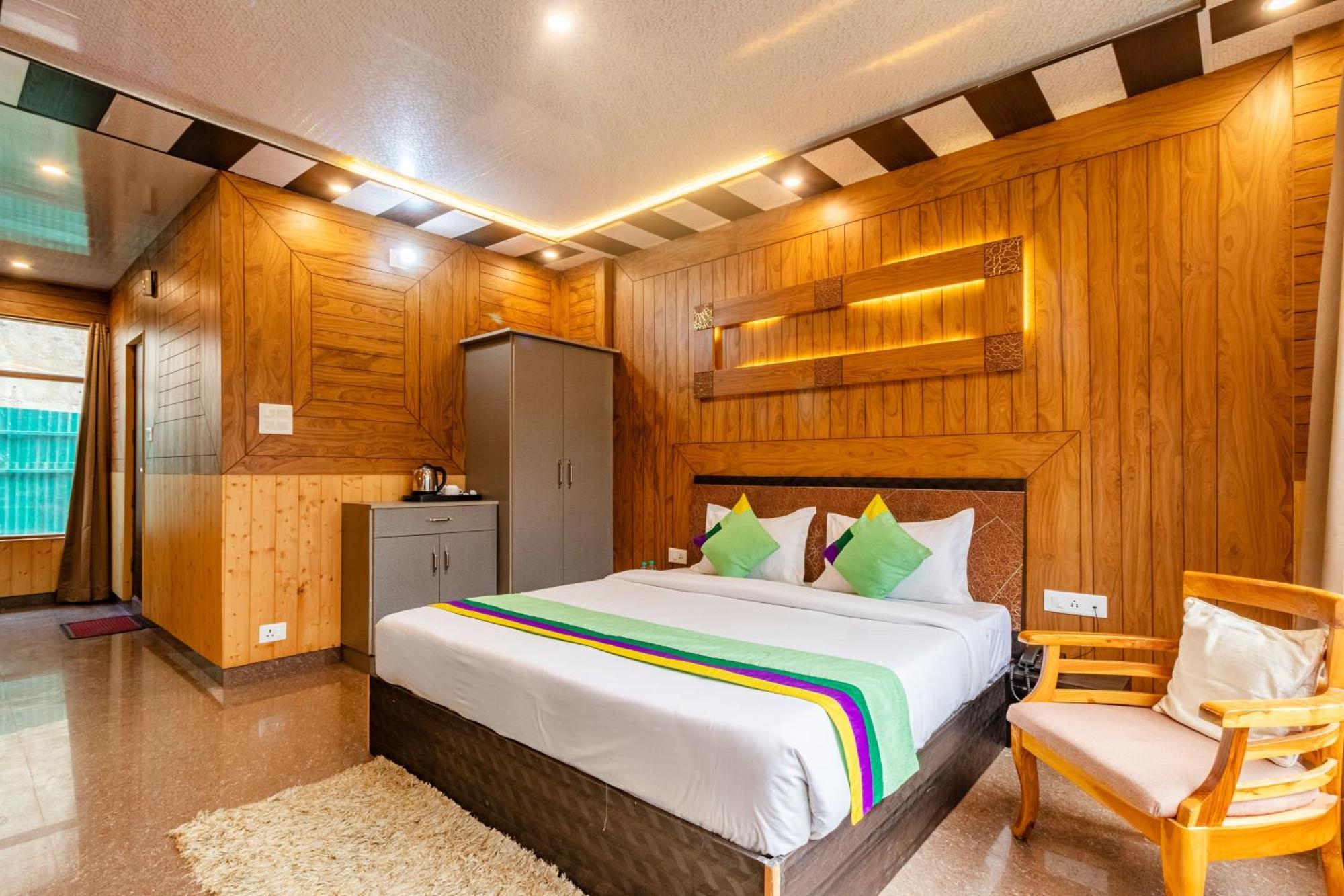 Hotel Treebo Srishti Vaikunth With Mountain View Shimla Exterior foto